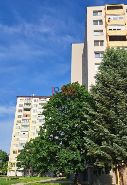 3 izbový byt 76 m2, loggia, ulica Mochovská, Levice