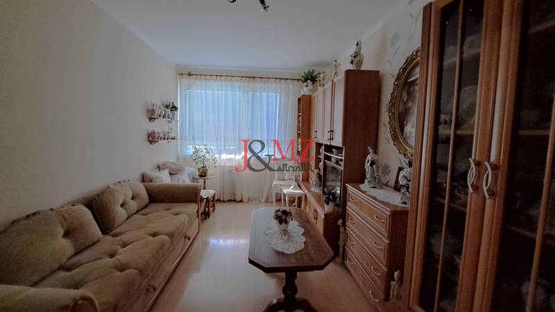 3 izbový byt, loggia 4 m2, pivnica 10 m2, Poľná ulica