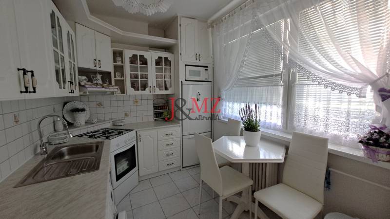 3 izbový byt, loggia 4 m2, pivnica 10 m2, Poľná ulica
