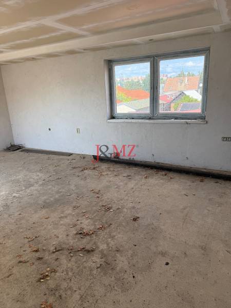 Kuzmanyho ul. Levice RD - stavbený pozemok  (11).jpg