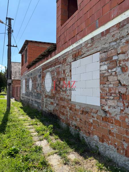 Kuzmanyho ul. Levice RD - stavbený pozemok  (15).jpg