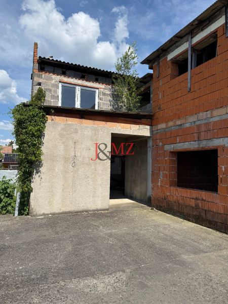 Kuzmanyho ul. Levice RD - stavbený pozemok  (9).jpg